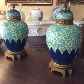 Paire de vases montés