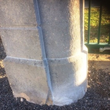 Paire de piliers anciens en pierre