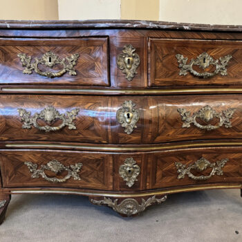 commode tombeau 18e estampillée Bernard