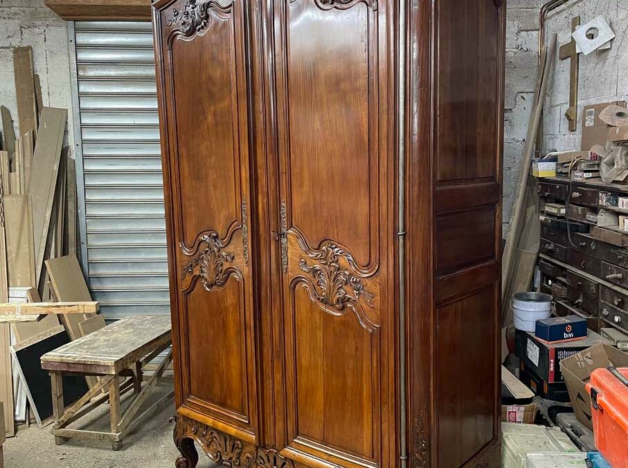 Armoire provençale 18ème siècle
