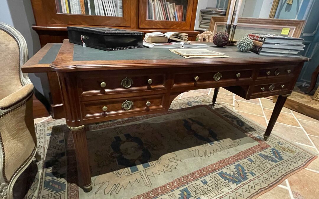 Bureau de style Louis XVI 19ème siècle en acajou