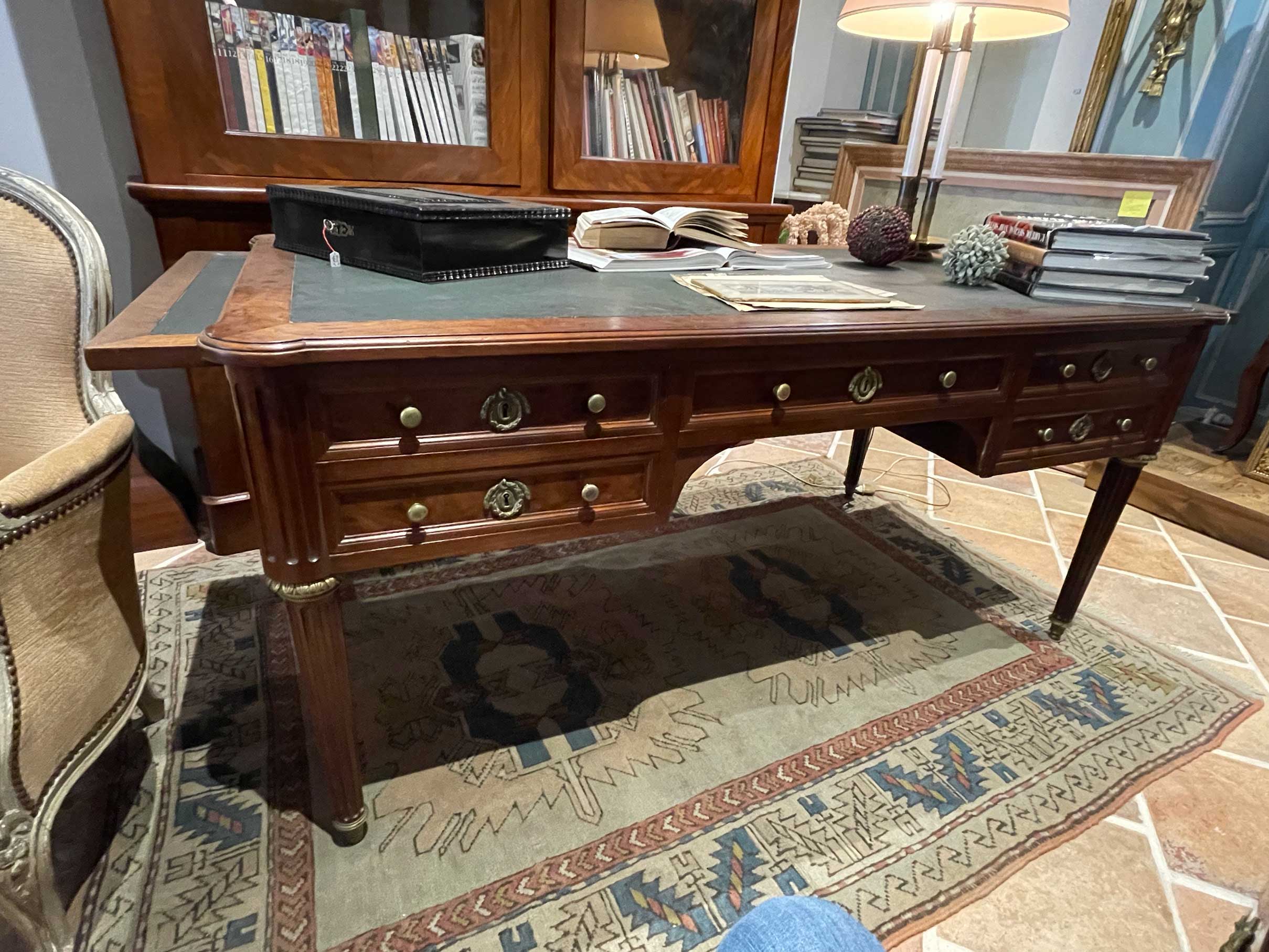Bureau de style Louis XVI 19ème siècle en acajou