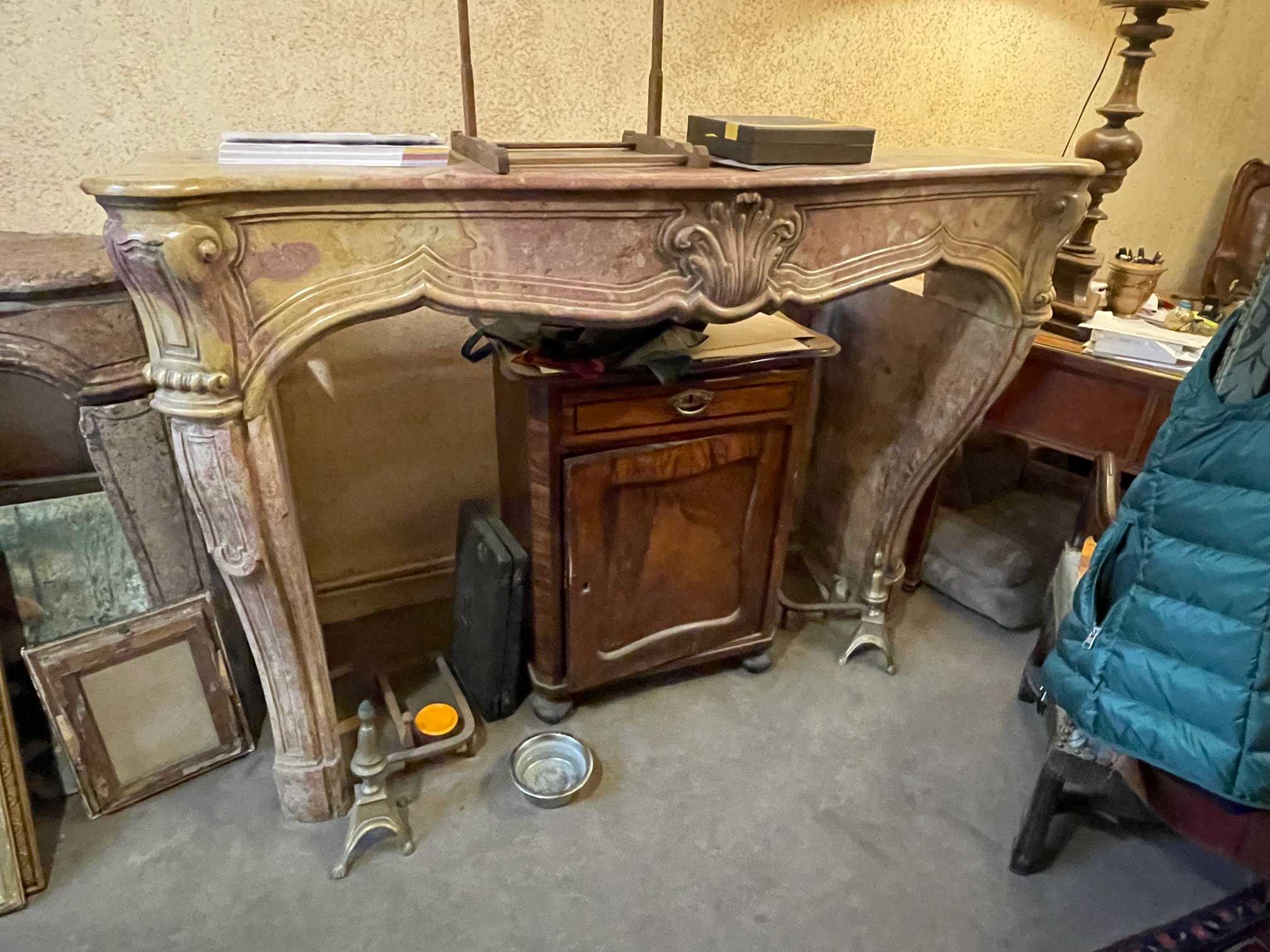 Cheminée en pierre de bourgogne 18ème siècle L158cm