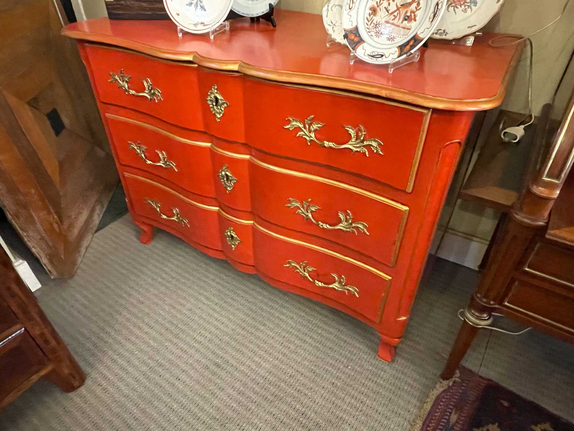 Commode en bois naturel 18ème siècle, peinture ancienne - La Rochelle