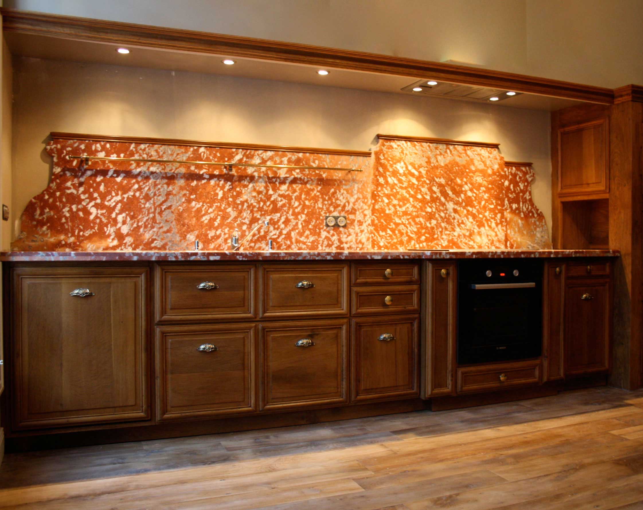 Cuisine sur mesure en boiseries anciennes