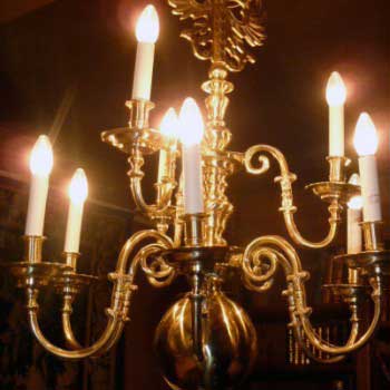 Lustre en bronze de style Louis XIII
