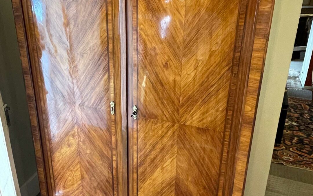 Petite armoire de bureau, marqueterie 18ème siècle estampillée de DAUTRICHE