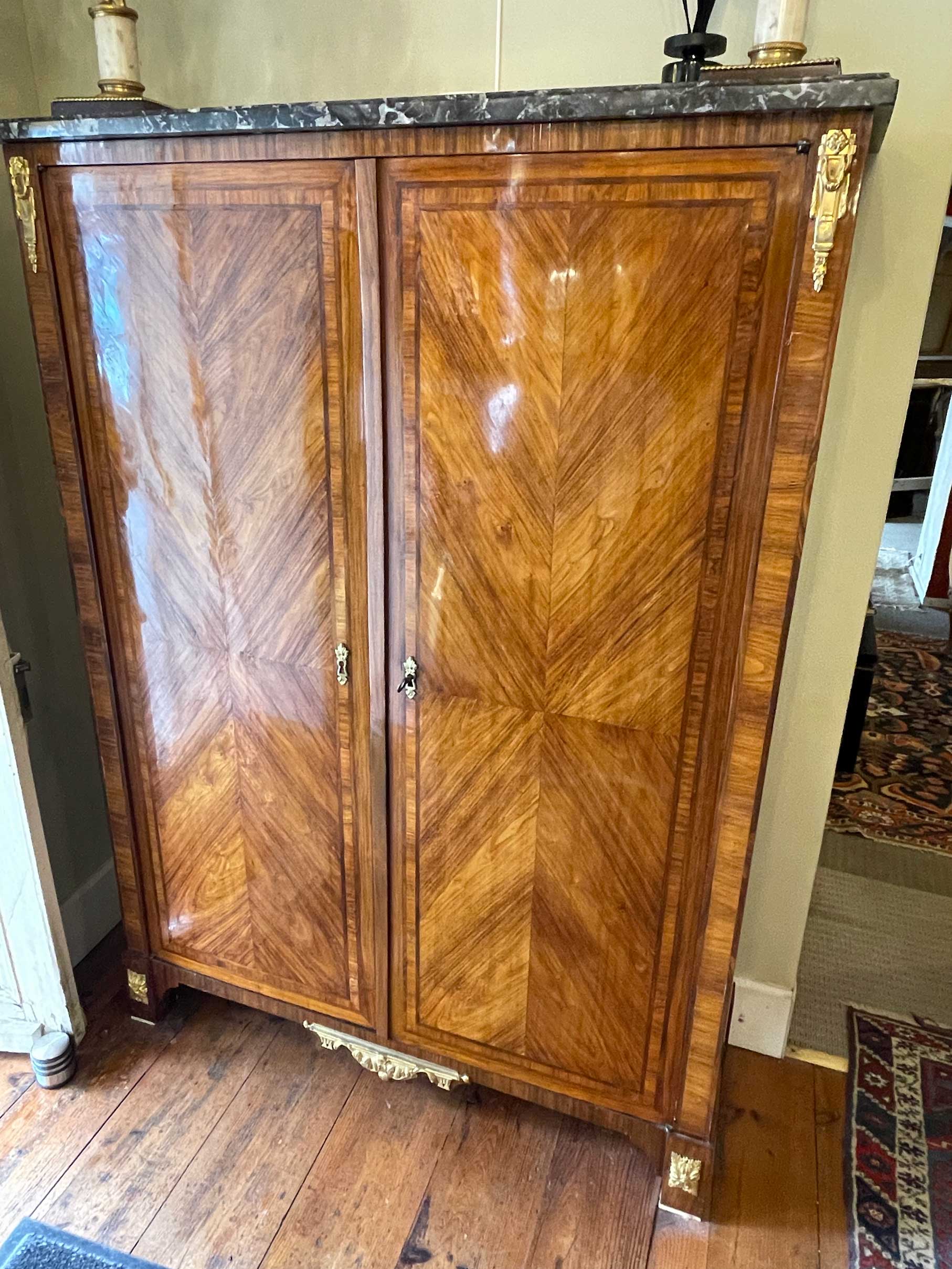 Petite armoire de bureau, marqueterie 18ème siècle estampillée de DAUTRICHE