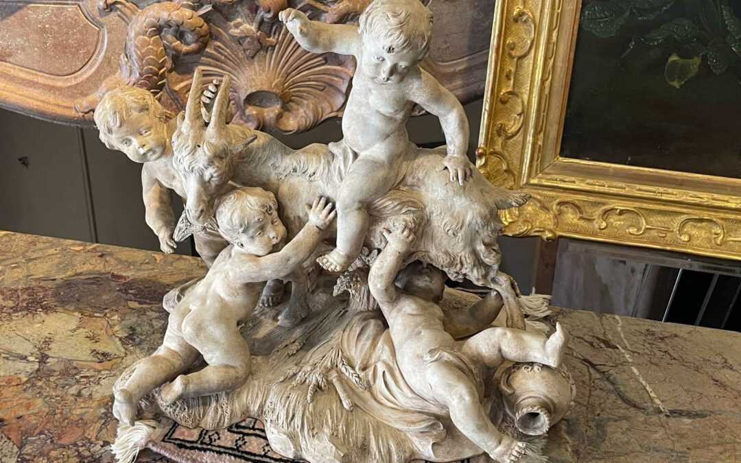 Scène en terre cuite marques Sèvres