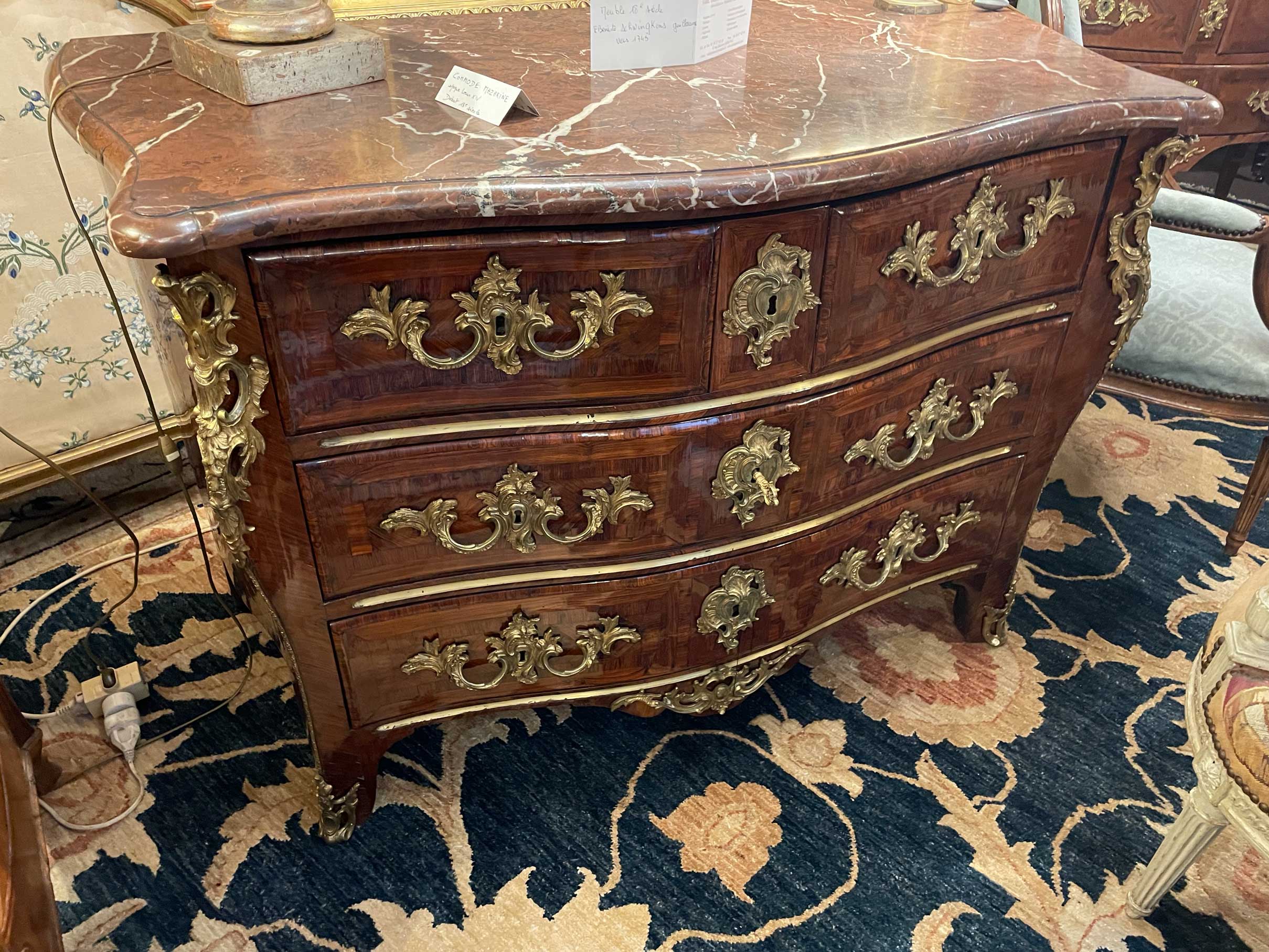 Commode Louis XV 18ème siècle estampillée de SCHWINGKENS